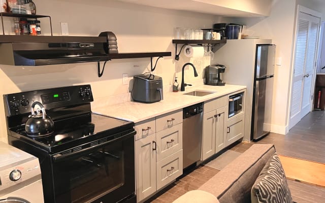 Renovated 1BD/1 bath in the heart of DC