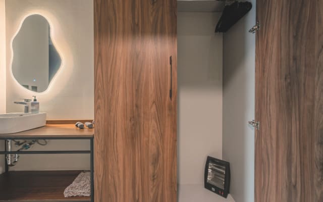 Mr Herold's listing on misterb&b - Closet