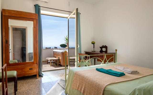 Apartamento de dos habitaciones con jacuzzi en la terraza con vistas...