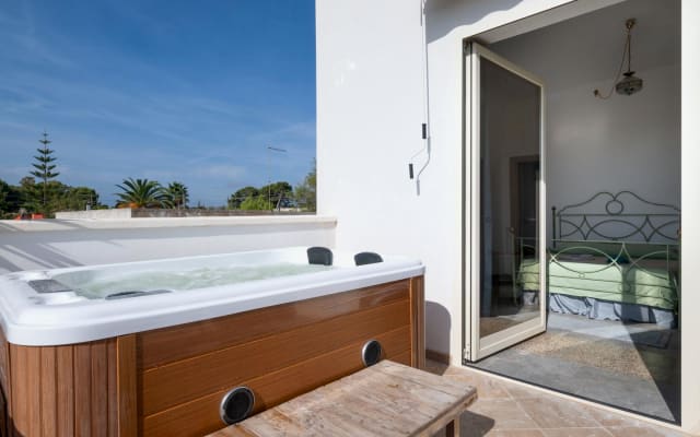 Apartamento de dos habitaciones con jacuzzi en la terraza con vistas...