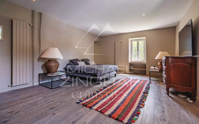 In the heart of an olive grove near St Remy 3 bedrooms 3sdb