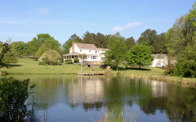 Friedliche Zuflucht - private Master-Suite, Pool, Teich