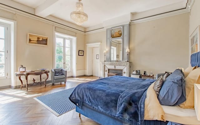 Castle stay in nice rural village with commerce and outdoor activities