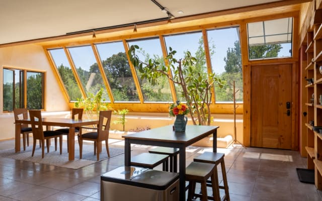 Santa Fe Ridgetop Earthship Retreat + 2 vasche idromassaggio + vista...