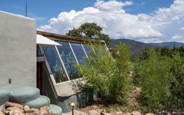 Santa Fe Ridgetop Earthship Retreat + 2 Hot Tubs + Amazing Views - Picture 19