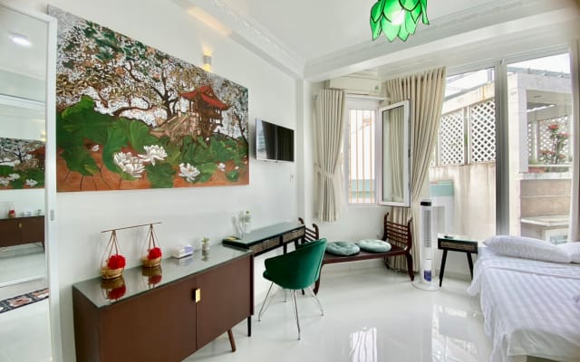 Top Floor Loft · Zoo / History Museum / US Consulate · F4