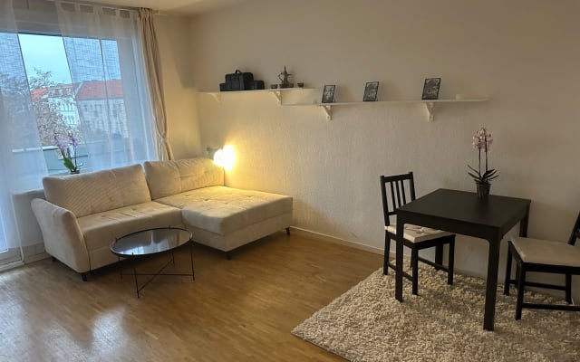Schöne helle wohnung in Neukölln. Mit Balkon