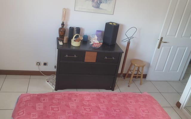 Beautiful apartment in sought-after residence near town center and...