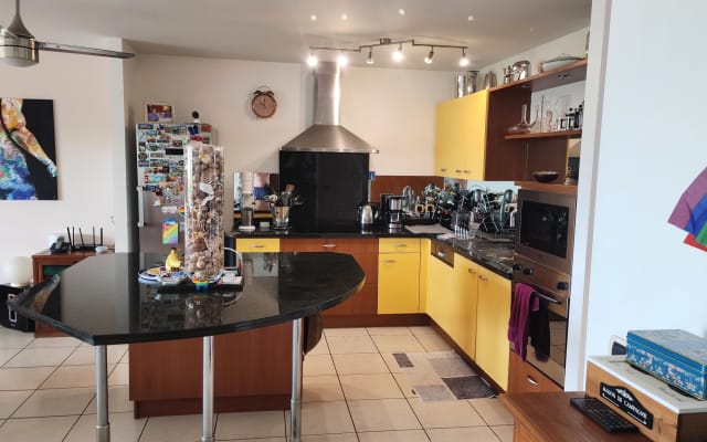 Beautiful apartment in sought-after residence near town center and...