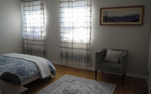Updated Large 3 bedroom, 15 mins to Times SQ - Picture 8