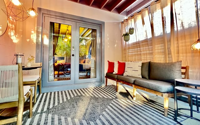North Suite - Cozy King Suite in Wilton Manors Walk to the Drive