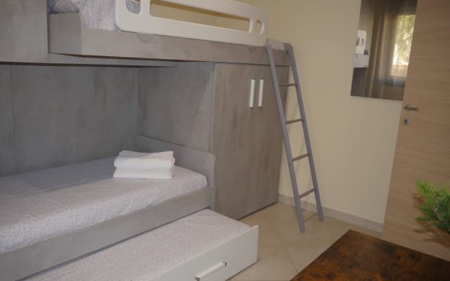 Nicolos Inserat auf misterb&b - Bedroom 2 - One Bunk Bed & One Single Bed