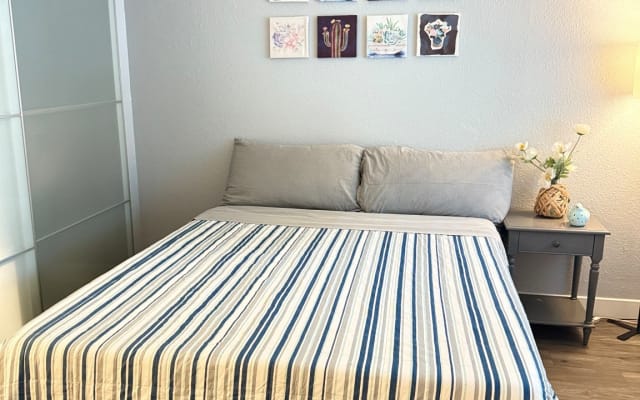 Chic Studio in Downtown Vegas!