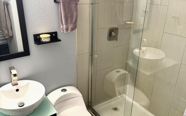 Chic Studio in Downtown Vegas!