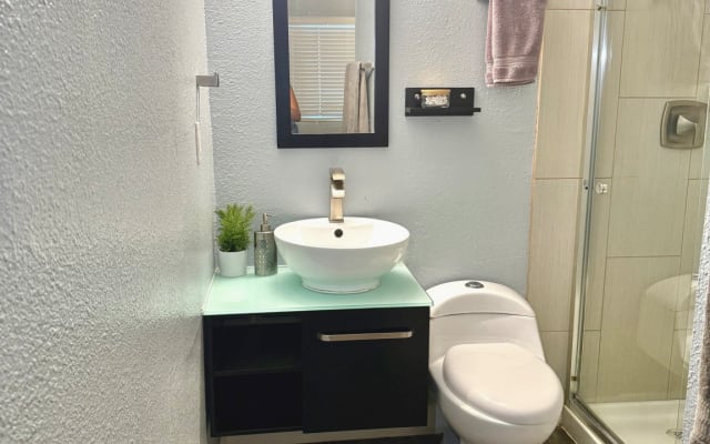 Chic Studio in Downtown Vegas! - Picture 8