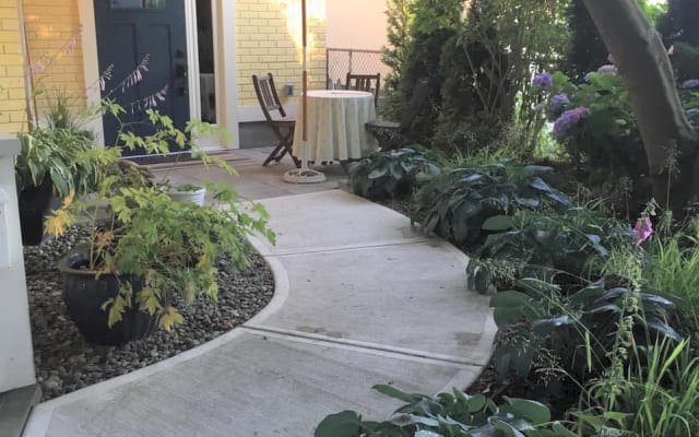 Cozy beautiful 2 bedroom garden suite with patio in Vancouver