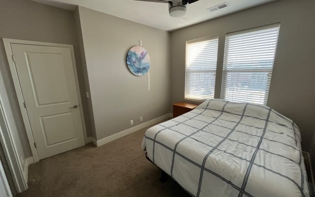 Nice apartment in West Omaha (Elkhorn). 20-25 minutes to downtown.