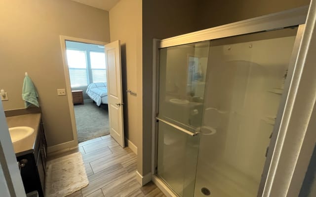 Nice apartment in West Omaha (Elkhorn). 20-25 minutes to downtown.
