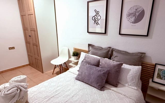 Habitación doble (Independiente) con Baño privado; Gayxample (Centro)