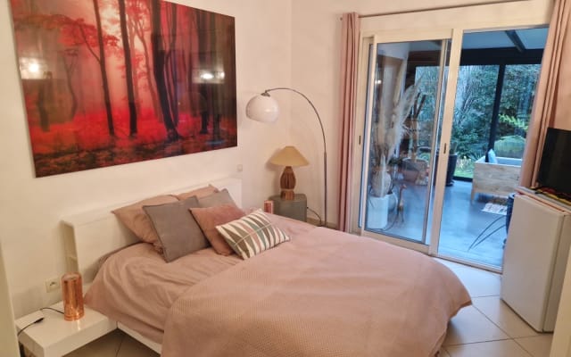 Comfortable room in a superb villa 1km from the gay beach