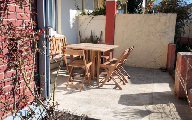 Casa in strada tranquilla con giardino.