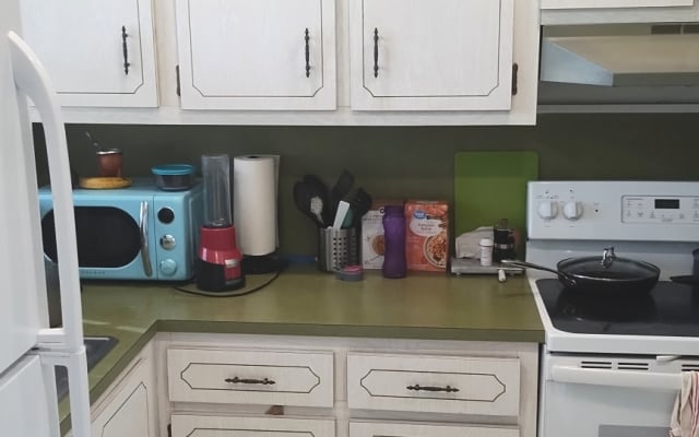 Quiet apartment for longer stays, temp, for the right person