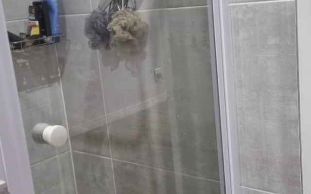 Christopher's listing on misterb&b - Main Bathroom