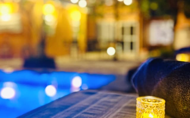 Richie's listing on misterb&b - View from the pool at night