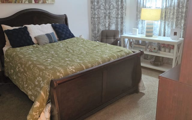 Central Akron Compound Of Happiness 5 bed 2 bath perfect for groups!