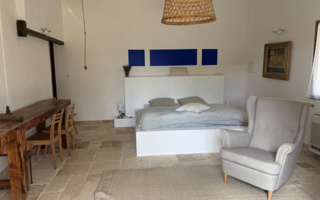 Hello, room with private bathroom in house in the countryside, quiet.