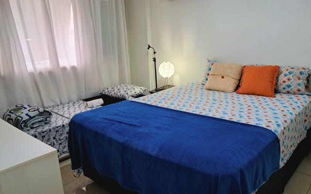 Habitación compartida en apartamento cerca de Porchat y de la isla...