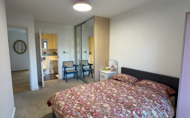 Cozy room with private bathroom in Tower Hill