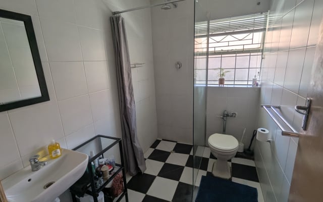 Aaron's listing on misterb&b - Shared Bathroom