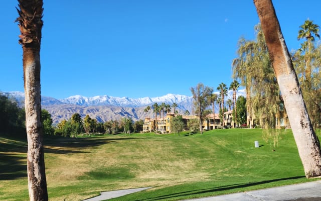 Magnifique villa à Palm Desert prête pour le week-end de la fierté !