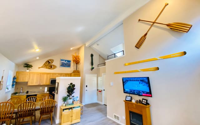 *RENOVATED*Basecamp for Outdoor Adventures, Pool & Hot Tub!