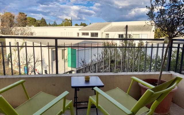 Guillaume's listing on misterb&b - Vue depuis la terrasse qui donne sur le salon