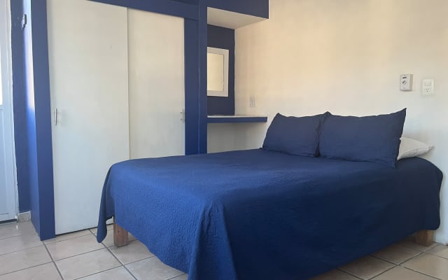 La Puerta Blanca #4 - Large 2 br stumbling distance from bars/clubs - Picture 13