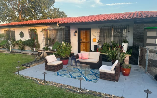 Jesus's listing on misterb&b - Main sitting area outdoor front