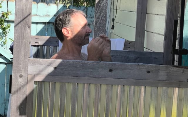 Anúncio de Douglas and Noah em misterb&b - Outdoor shower with hot water 💦 