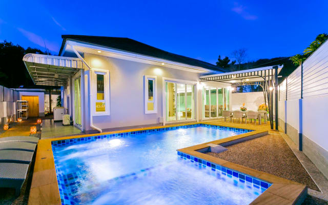 Wunderschöne 3-Schlafzimmer Pool Villa, nur einen Steinwurf vom Strand 