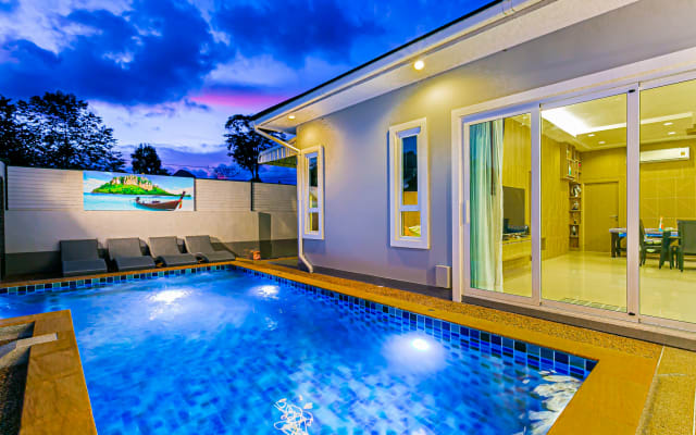Wunderschöne 3-Schlafzimmer Pool Villa, nur einen Steinwurf vom Strand 