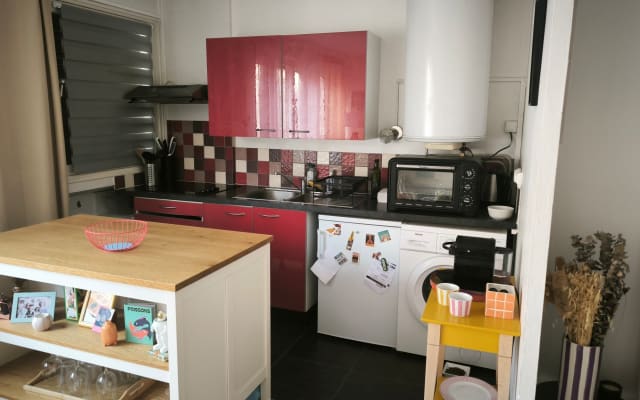 room in T1 bis apartment in city center