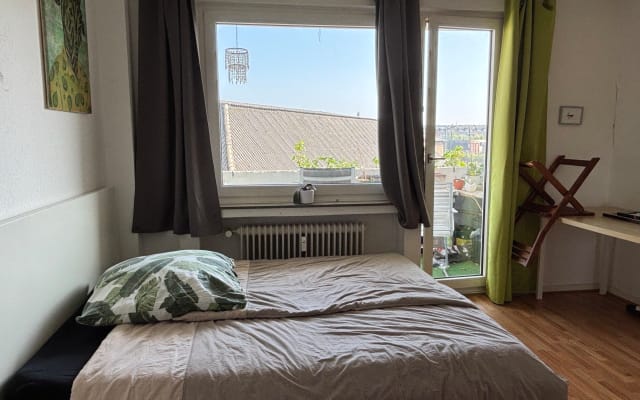 Um quarto privado perto da estação principal de Düsseldorf