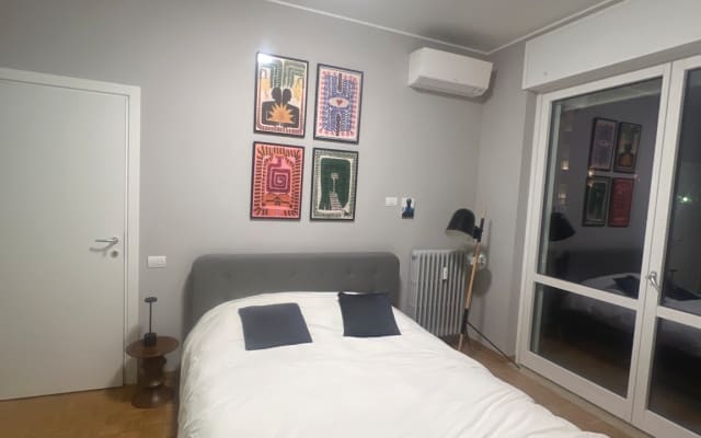 private room in a spacious 2 bedroom apartment. private shower room