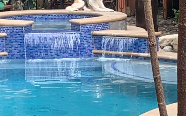Magnifique pool house avec un terrain et une piscine dignes d'une...
