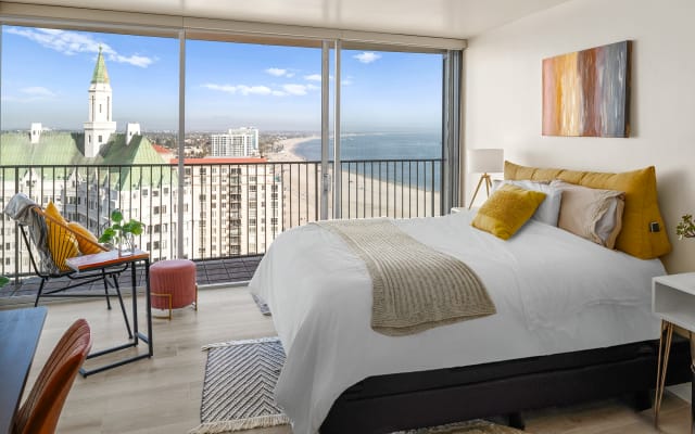 Luxuosa Penthouse Midcentury com vista para o mar no centro da baixa...
