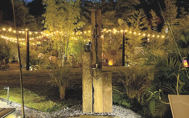 Stefan and Abraham's listing on misterb&b - Outdoor shower