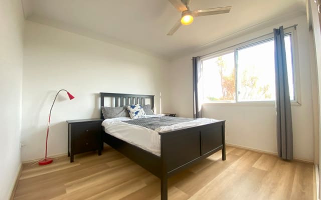 Townhouse 3-bed 2-bath Free Parking