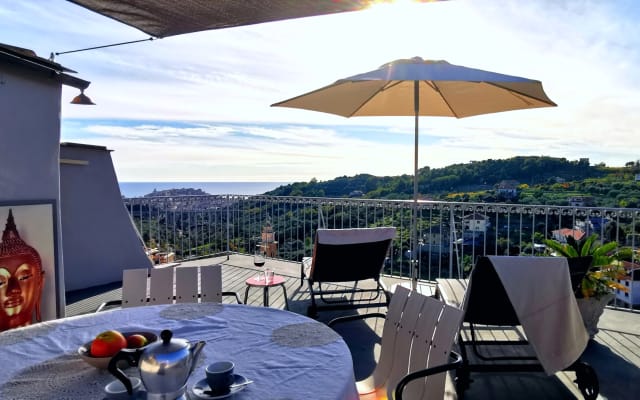 Appartement de 4 pièces avec grande terrasse sur le toit et vue sur la 