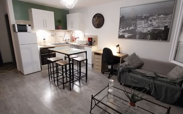 Schöne Wohnung 10 Minuten zu Fuß vom zentralen Platz La Breche entfernt - Foto 2